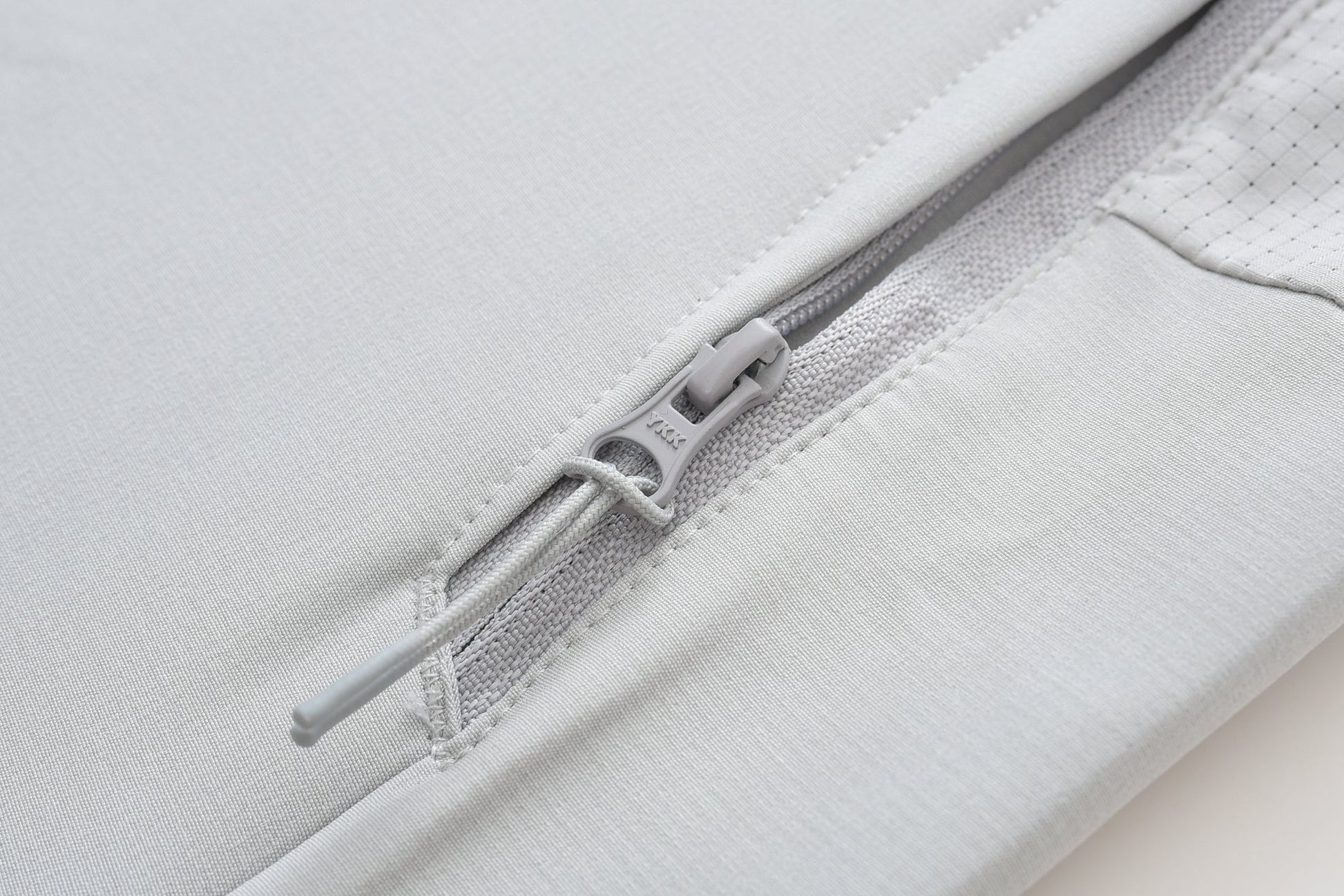color_light grey